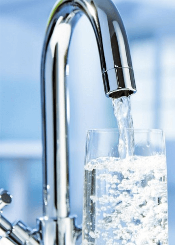 Фотография Очищенная вода с помощью системы очистки воды в вашем доме